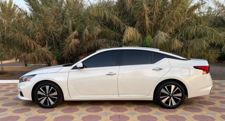 Nissan Altima SV 2020 Gcc full option for sale