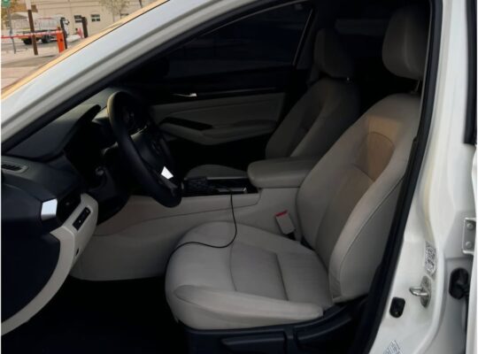 Nissan Altima SV 2020 Gcc full option for sale