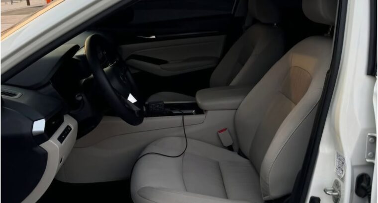 Nissan Altima SV 2020 Gcc full option for sale