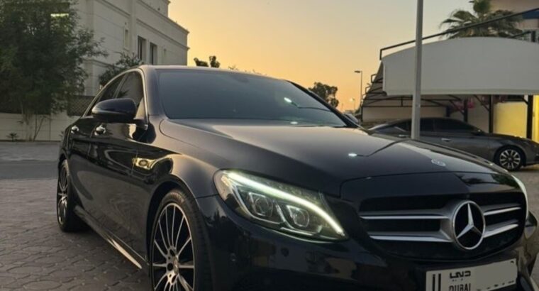 Mercedes C200 full option 2017 Gcc in good conditi
