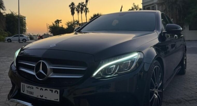 Mercedes C200 full option 2017 Gcc in good conditi