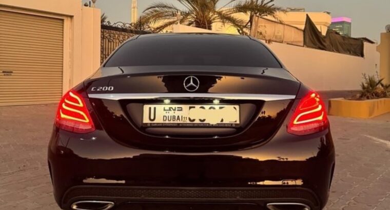 Mercedes C200 full option 2017 Gcc in good conditi