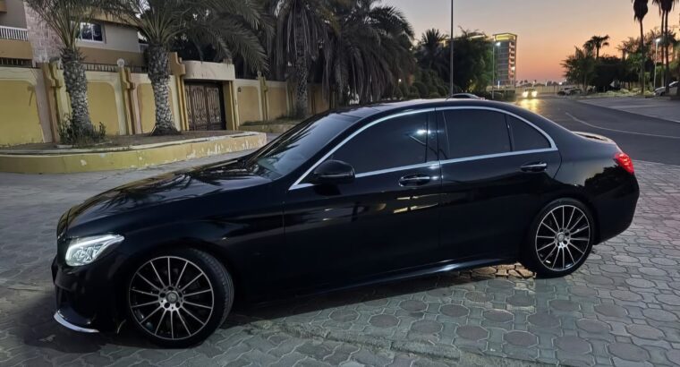 Mercedes C200 full option 2017 Gcc in good conditi