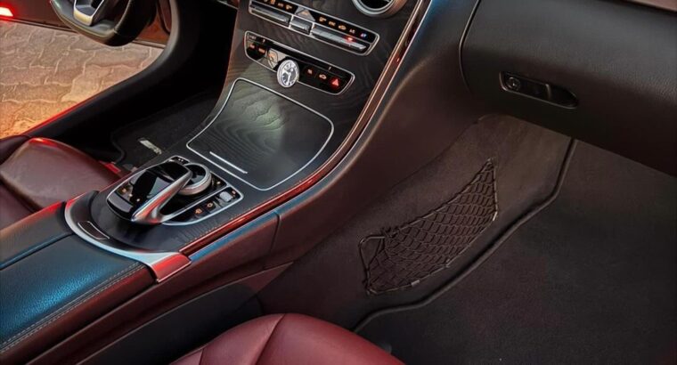 Mercedes C200 full option 2017 Gcc in good conditi
