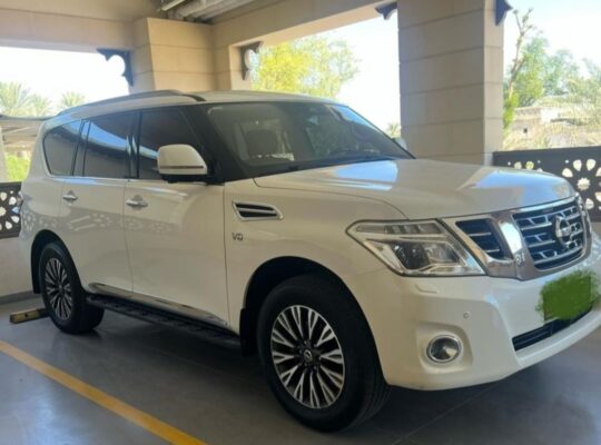 Nissan patrol platinum 2019 Gcc full option