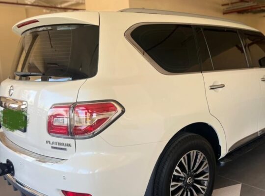 Nissan patrol platinum 2019 Gcc full option