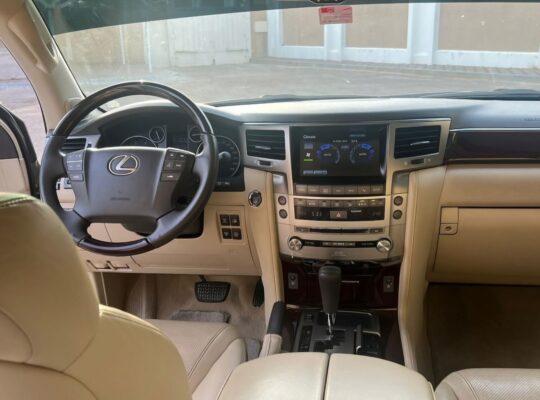 Lexus Lx570 full option 2014 Gcc for sale