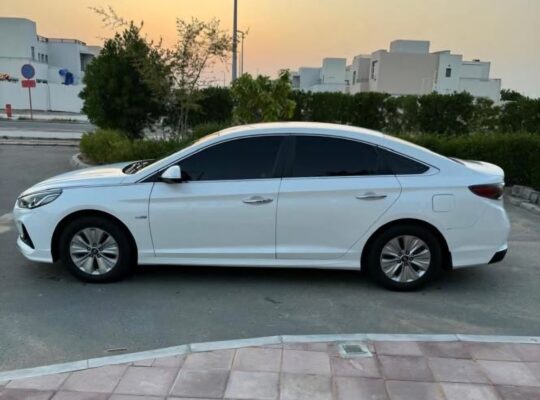 Hyundai Sonata hybrid 2018 Gcc for sale