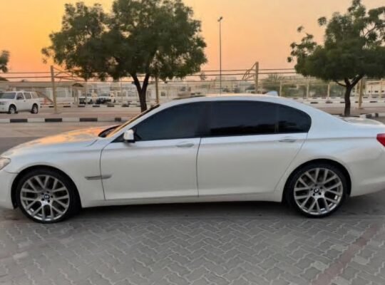 BMW 750 LI full option 2011 Gcc for sale