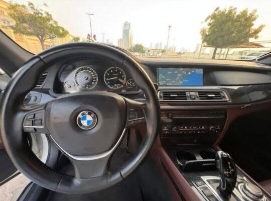 BMW 750 LI full option 2011 Gcc for sale