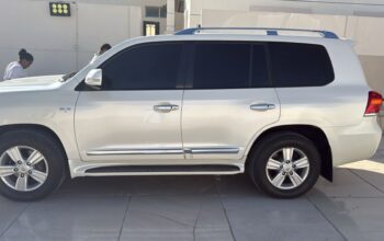 Toyota Land cruiser VXR 5.7 full option 2014 Gcc