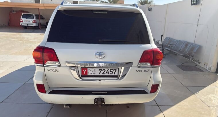 Toyota Land cruiser VXR 5.7 full option 2014 Gcc