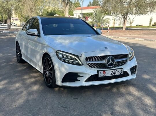 Mercedes C200 full option 2019 Gcc for sale