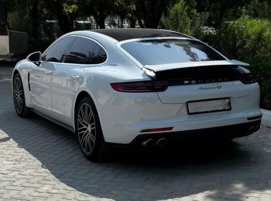 Porsche Panamera 4s 2017 Gcc for sale