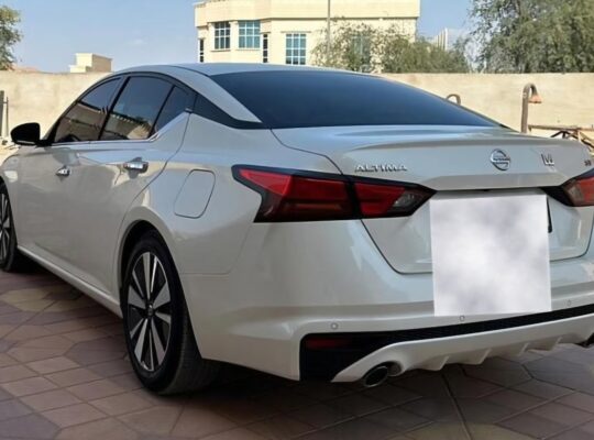 Nissan Altima SV 2020 Gcc full option for sale