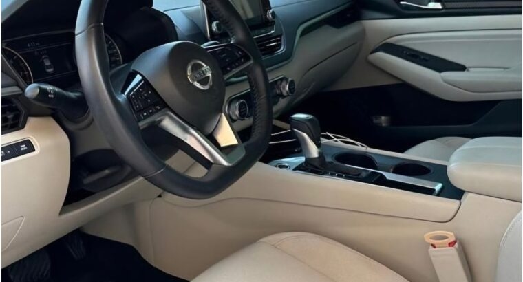 Nissan Altima SV 2020 Gcc full option for sale
