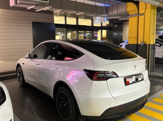 Tesla model Y Long range 2022 Gcc