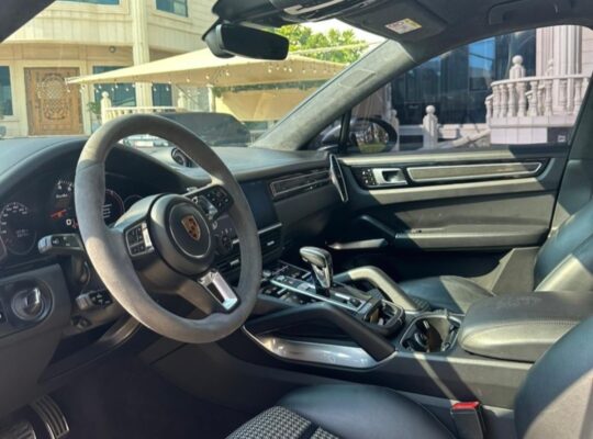 Porsche Cayenne turbo 2020 Gcc full option