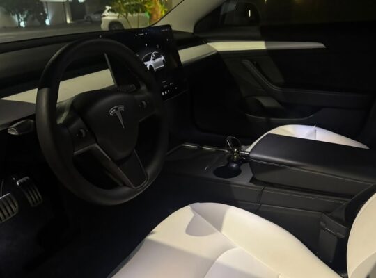 Tesla model 3 performance 2023 Gcc for sale