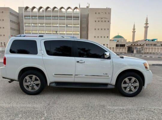 Nissan Armada LE 2014 Gcc full option