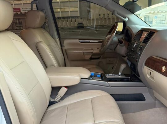 Nissan Armada LE 2014 Gcc full option