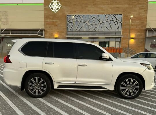 Lexus LX570 full option 2016 Gcc for sale