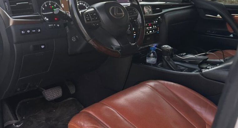 Lexus LX570 full option 2016 Gcc for sale