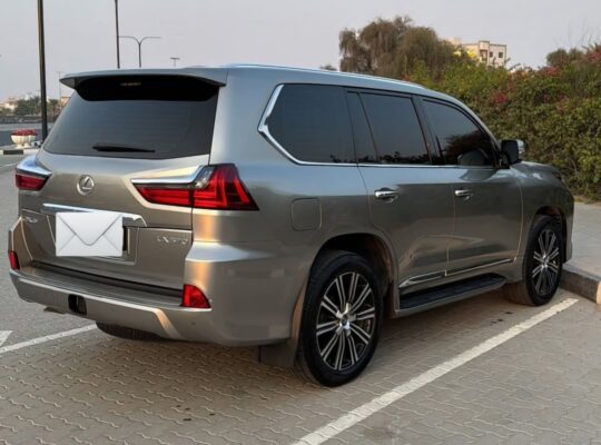 Lexus LX570 full option Gcc 2018 for sale