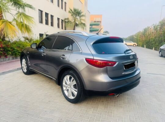 Infiniti Qx70 full option 2014 Gcc for sale