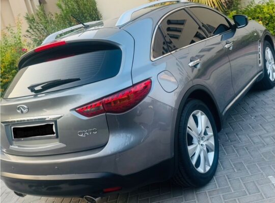 Infiniti Qx70 full option 2014 Gcc for sale