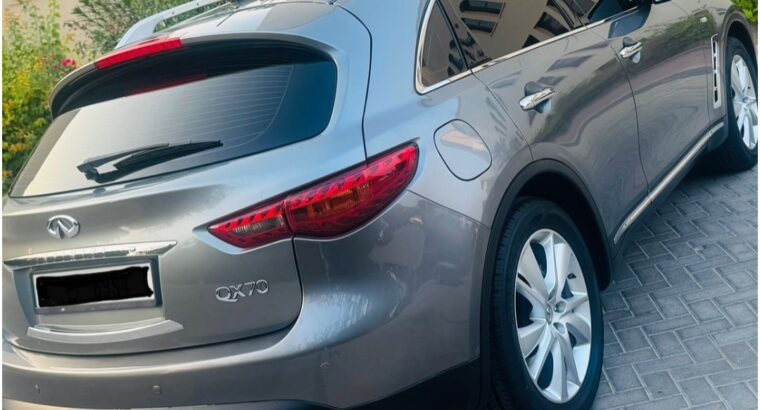 Infiniti Qx70 full option 2014 Gcc for sale