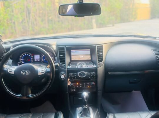 Infiniti Qx70 full option 2014 Gcc for sale