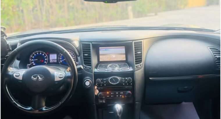 Infiniti Qx70 full option 2014 Gcc for sale