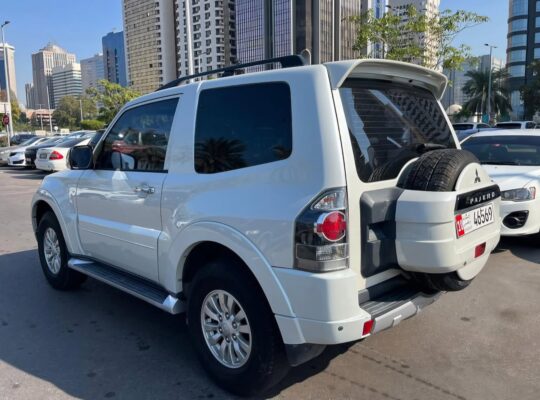 Mitsubishi Pajero coupe 2014 full option Gcc