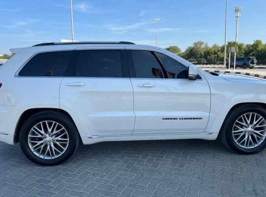 Jeep Grand Cherokee summit 2017 Gcc full option