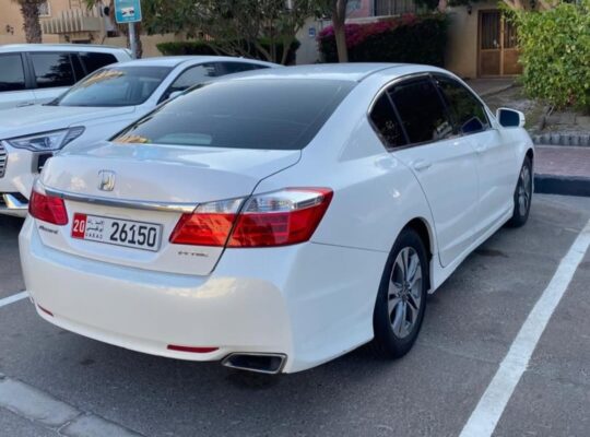 Honda Accord base option 2015 Gcc for sale