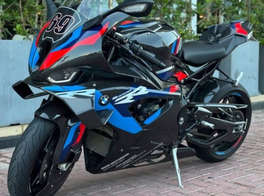 BMW M1000RR Competition 2023 GCC For Sale