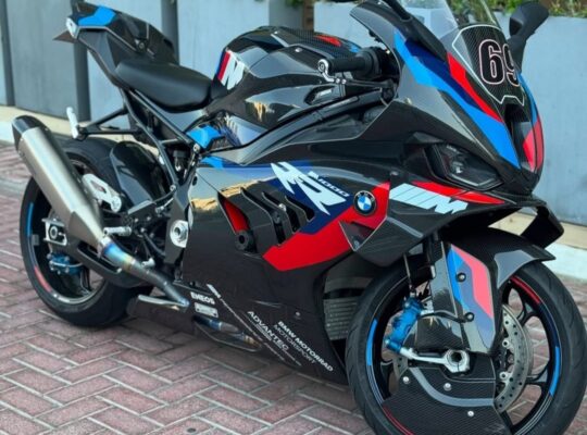 BMW M1000RR Competition 2023 GCC For Sale