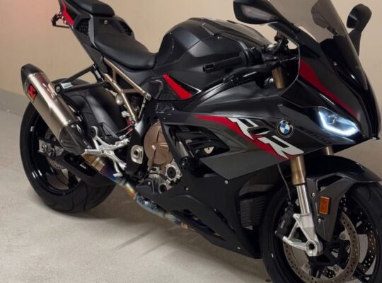 BMW S1000RR 2022 GCC First Owner For Sale