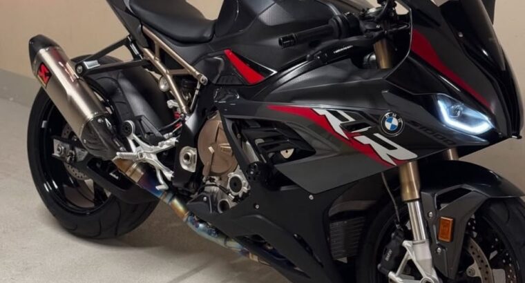 BMW S1000RR 2022 GCC First Owner For Sale