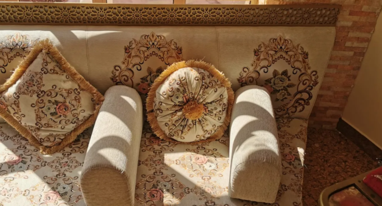 للبيع جلسة عربية جديدة مكونة من 6 كنبات كاملة