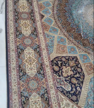 للبيع سجادة حرير إيراني يدوي