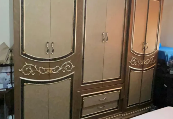 غرفة نوم فخمة ملكي بحالة جيدة للبيع