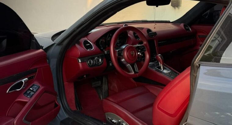 Porsche Cayman 718 Gcc fully loaded 2018