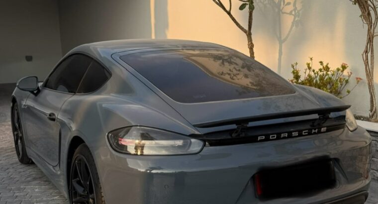 Porsche Cayman 718 Gcc fully loaded 2018