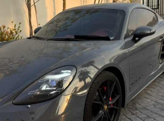 Porsche Cayman 718 Gcc fully loaded 2018