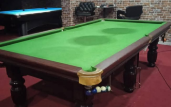 9 feet Snoker /Billiards table for sale