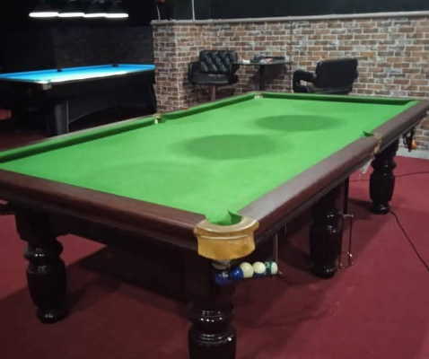 9 feet Snoker /Billiards table for sale