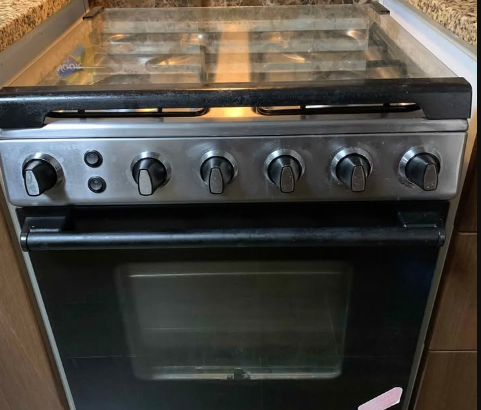 Cooking range 4 burners for sale