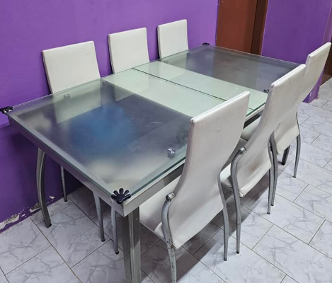 Dining table for sale